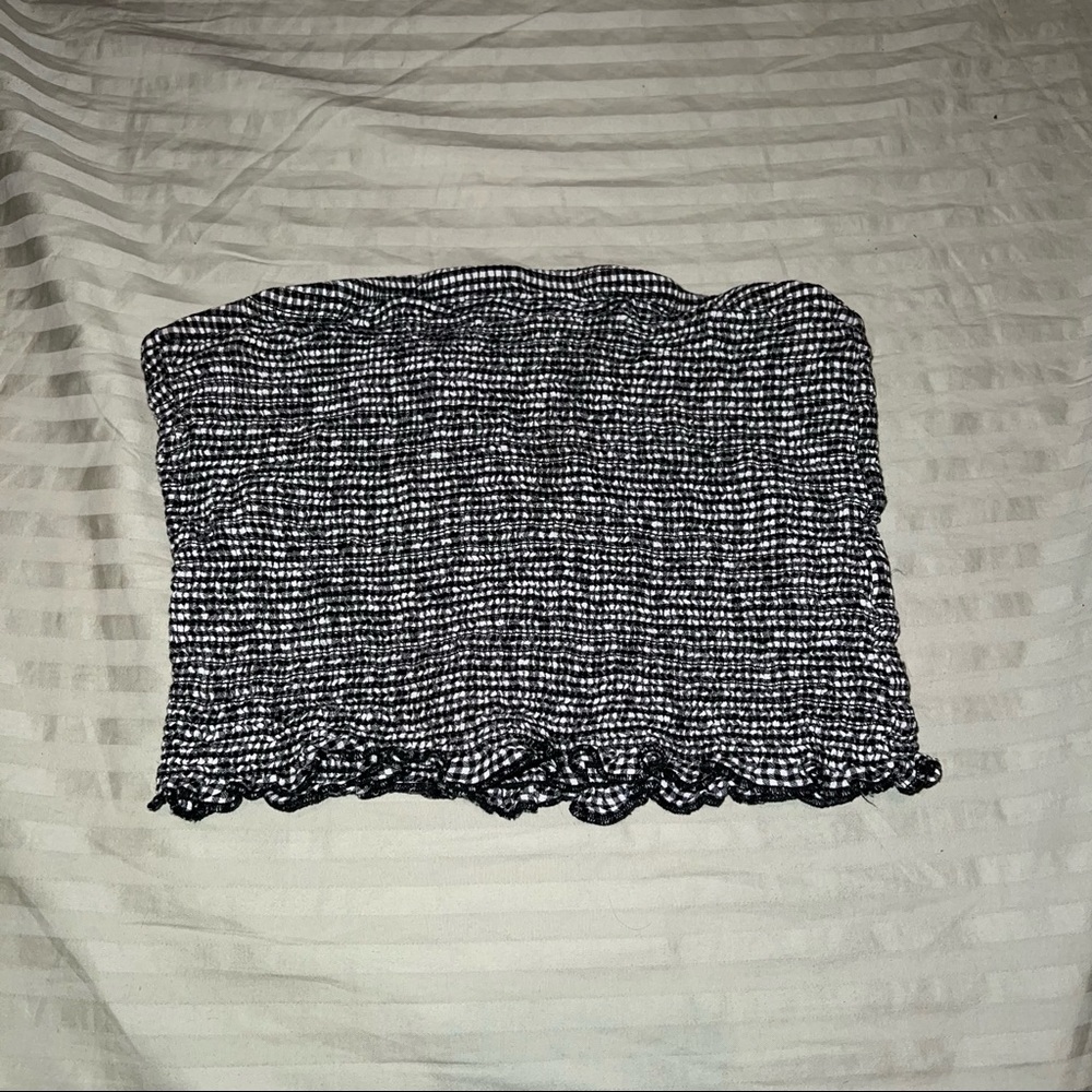 Garage Black&White Crop Top